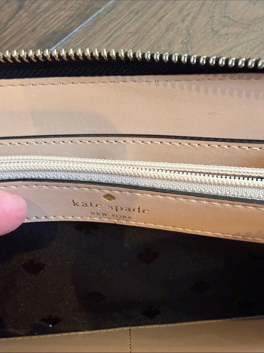 Kate Spade Grand Street Layton Wallet Wristlet. Black Leather - C33-072
